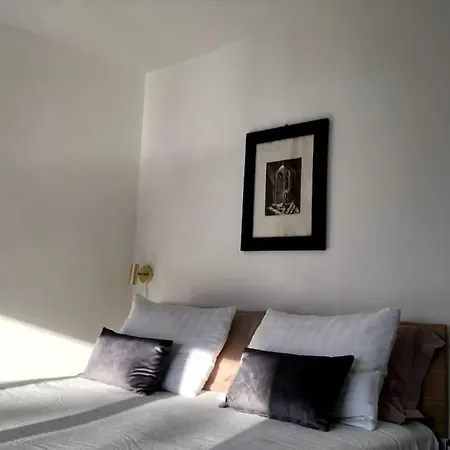 Ciao Lago: Front Row View Оджеббио