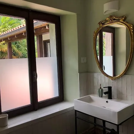 Ciao Lago: Front Row View Apartament