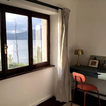 Ciao Lago: Front Row View Оджеббио