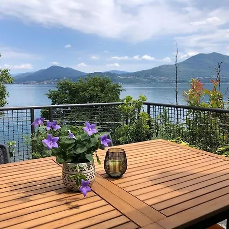 Ciao Lago: Front Row View Оджеббио