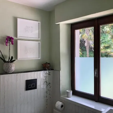 Ciao Lago: Front Row View Оджеббио